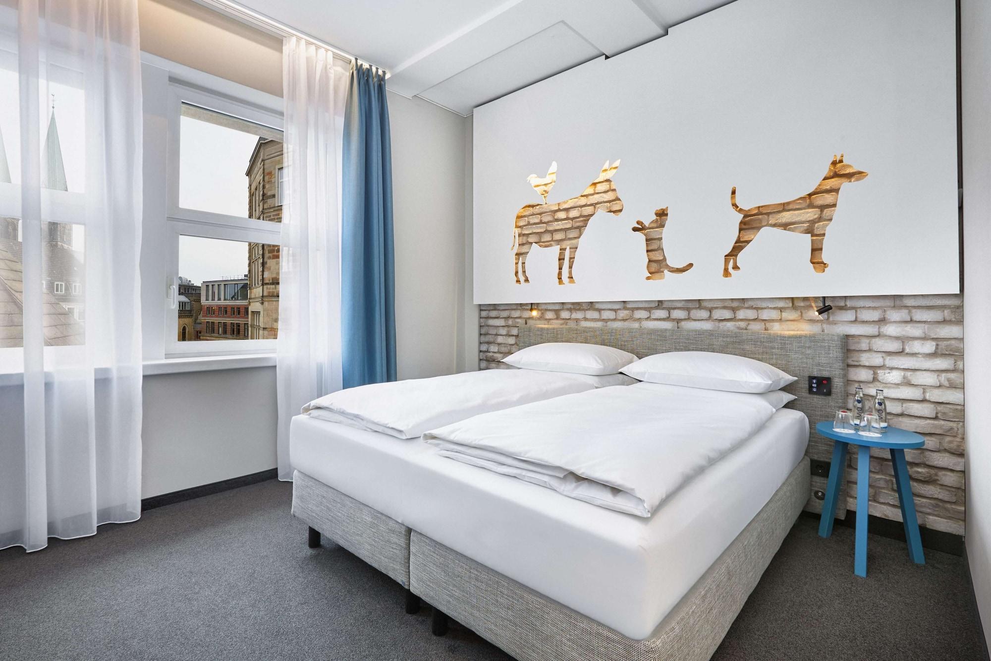 Hotel H+